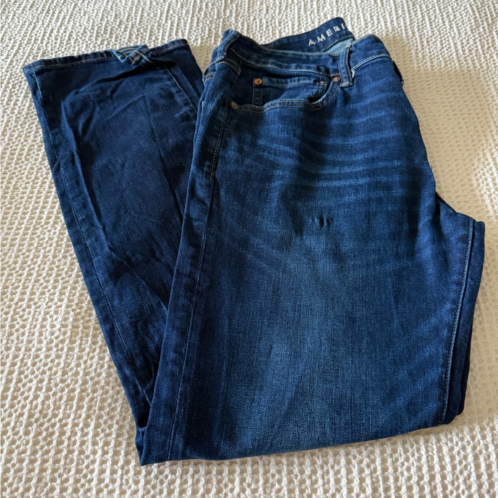 Men’s / Jrs American Eagle dark wash jeans, next level flex, slim straight leg.
